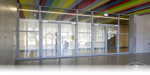 Перегородки противопожарные широкие в вестибюле